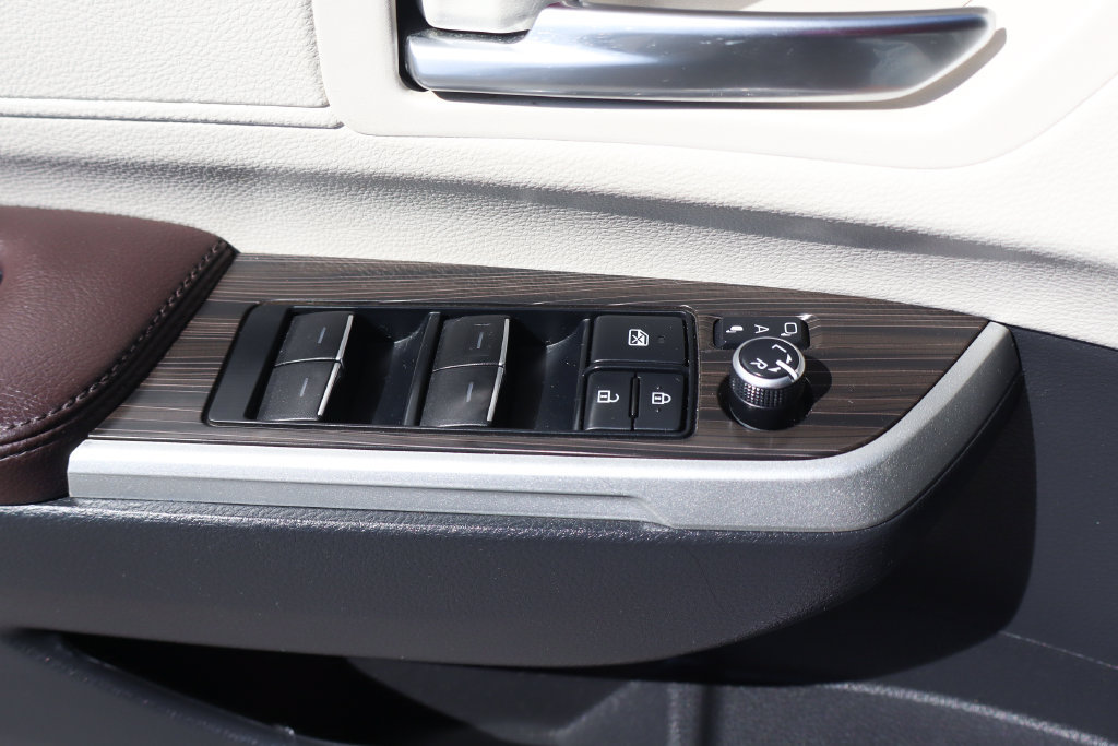 Used 2021 Toyota Sienna Platinum AWD/4WD image 19