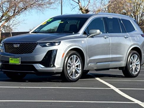 Used 2025 Cadillac XT6 Premium Luxury image 16