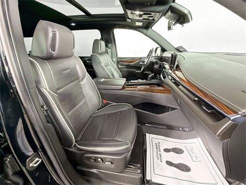 Used 2022 Cadillac Escalade ESV Premium Luxury image 32