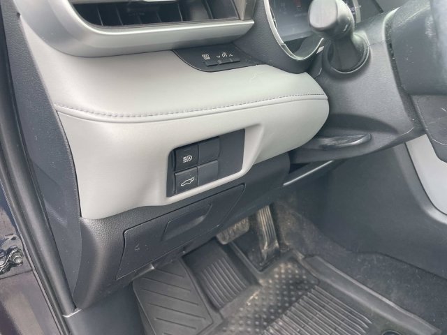 Used 2020 Toyota Highlander XLE AWD/4WD image 23