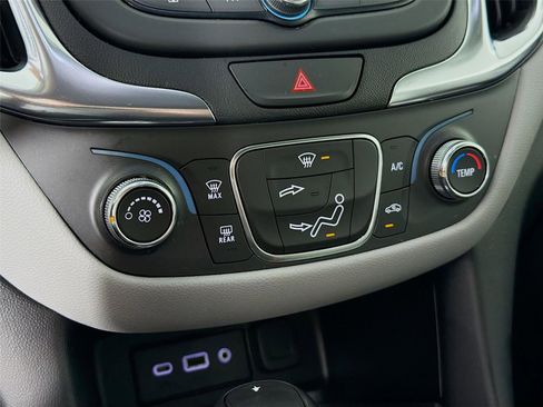 Used 2021 Chevrolet Equinox LS w/ LS Convenience Package FWD image 22