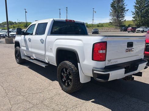 Used 2018 GMC Sierra 2500 Denali w/ Suspension Package, Off-Road AWD/4WD image 6