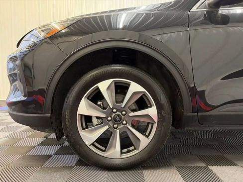 Used 2025 Ford Escape Platinum AWD/4WD image 26