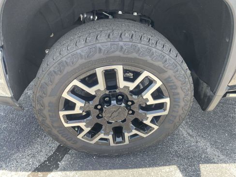 Certified 2025 Chevrolet Silverado 2500 LTZ w/ LTZ Premium Package AWD/4WD image 11