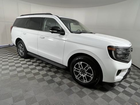 Used 2025 Ford Expedition Active image 8