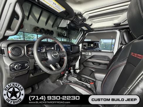 Used 2024 Jeep Gladiator Rubicon w/ Technology Group AWD/4WD image 14
