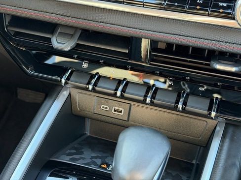 Used 2024 Chevrolet Colorado Z71 w/ Z71 Convenience Package 2 image 32