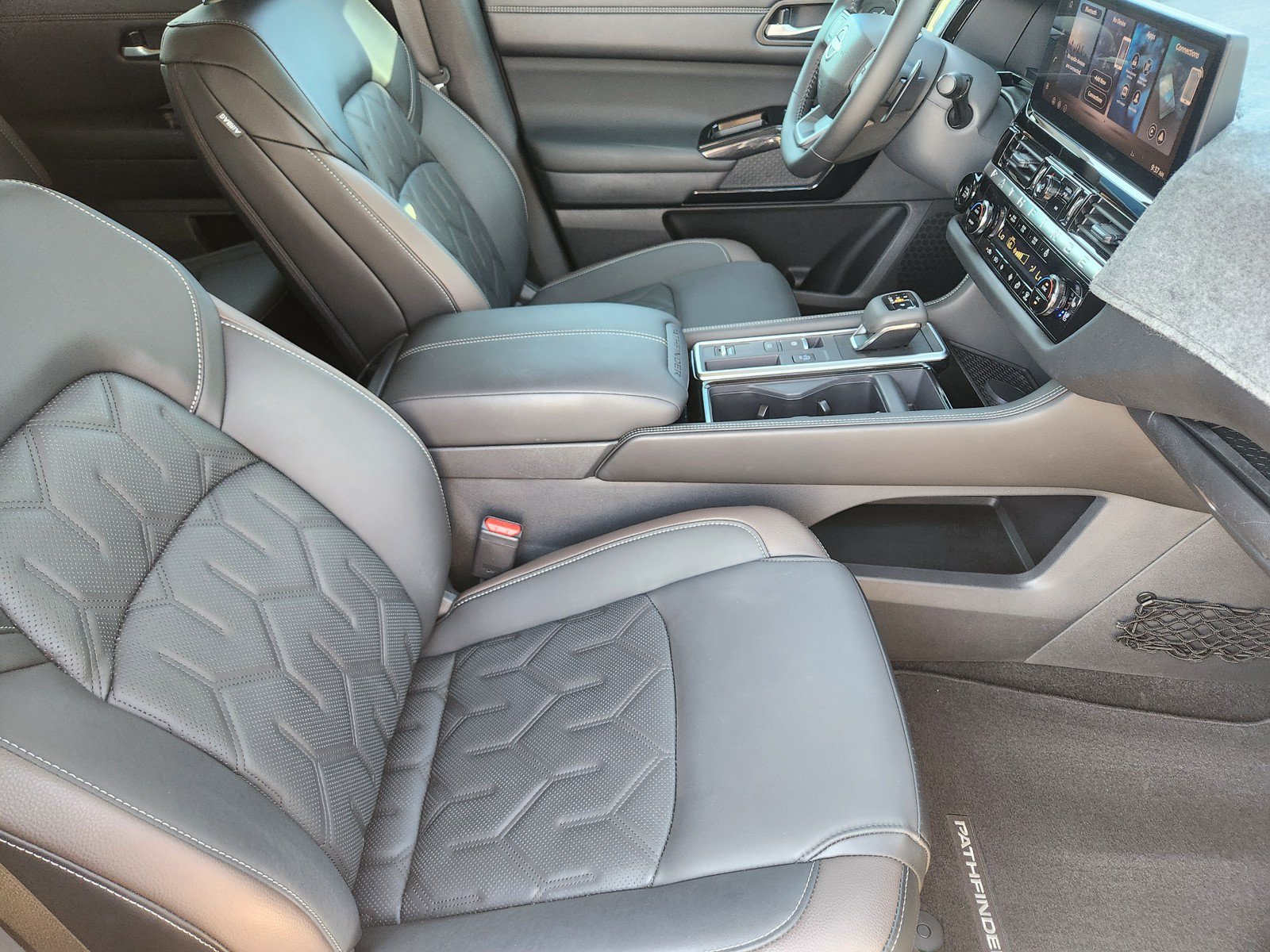 Used 2026 Nissan Pathfinder Platinum FWD image 11