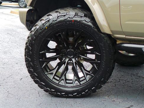 Used 2025 Ford Bronco Badlands AWD/4WD image 6