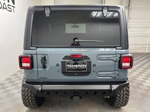 Used 2025 Jeep Wrangler Sport AWD/4WD image 10