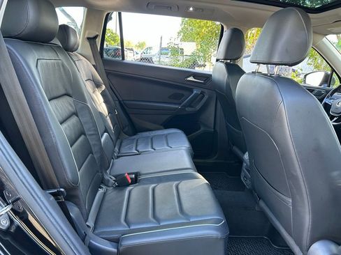 Used 2018 Volkswagen Tiguan SEL Premium image 45