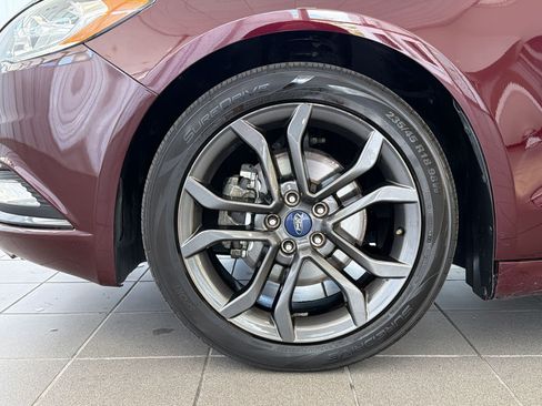 Used 2018 Ford Fusion SE w/ Equipment Group 201A FWD image 12