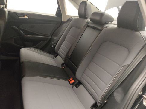 Used 2025 Volkswagen Jetta SE FWD image 18