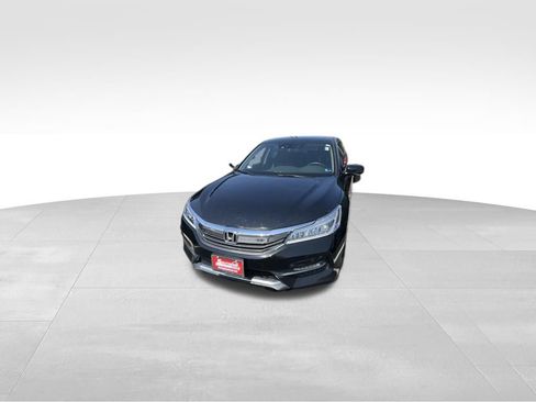 Used 2016 Honda Accord Touring image 5