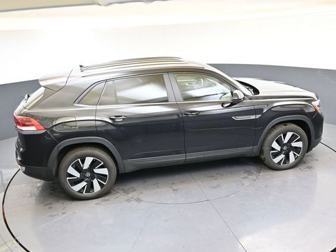 Certified 2025 Volkswagen Atlas Cross Sport SE image 41
