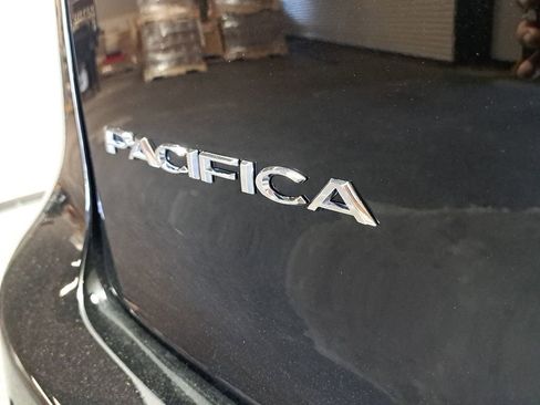 New 2026 Chrysler Pacifica Limited image 8