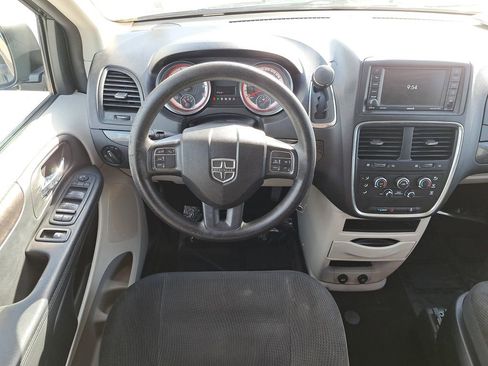 Used 2019 Dodge Grand Caravan SE w/ UConnect Hands-Free Group image 11