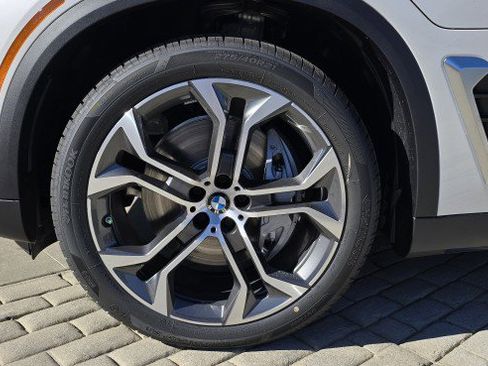 New 2026 BMW X5 xDrive50e w/ Climate Comfort Package AWD/4WD image 11
