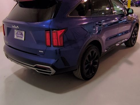 Certified 2023 Kia Sorento SX AWD/4WD image 4