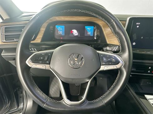Used 2025 Volkswagen Atlas SE image 17