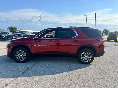 Used 2023 Chevrolet Traverse LT FWD image 2