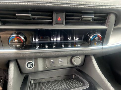 Certified 2023 Nissan Rogue SV AWD/4WD image 54