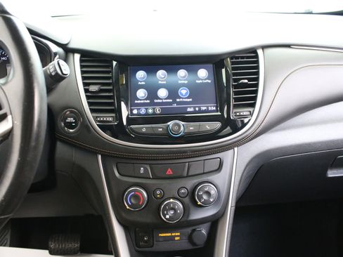 Used 2018 Chevrolet Trax LT w/ LT Convenience Package AWD/4WD image 16