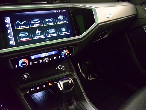 Certified 2025 Audi Q3 2.0T Premium w/ Convenience Package image 28