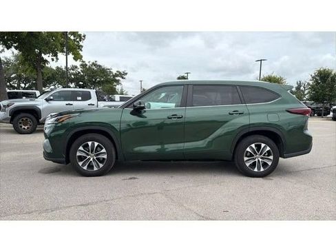 Used 2024 Toyota Highlander XLE FWD image 10
