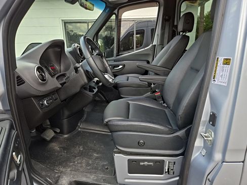 Used 2025 Mercedes-Benz Sprinter 2500 image 10