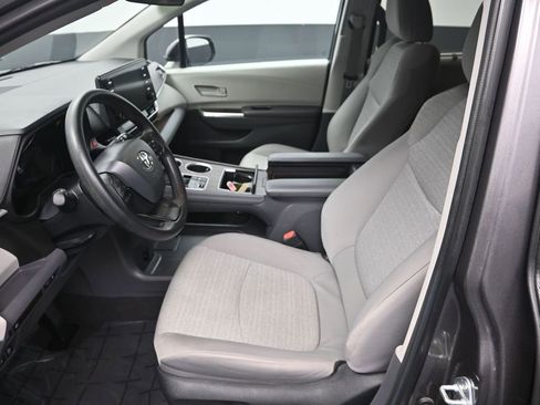 Used 2024 Toyota Sienna LE image 14