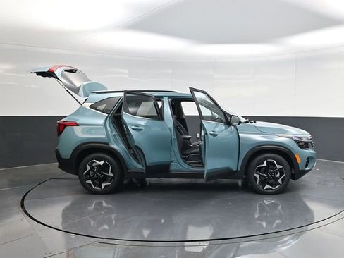 Used 2024 Kia Seltos EX image 57