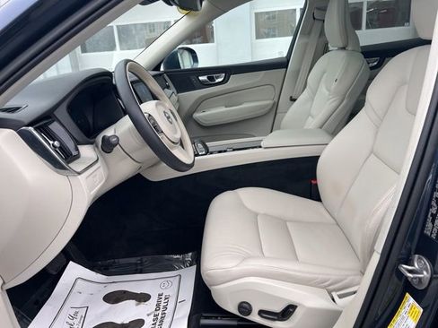 Certified 2023 Volvo XC60 B5 Plus w/ Climate Package image 28
