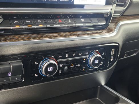 Used 2023 GMC Sierra 1500 Elevation w/ Elevation Premium Package AWD/4WD image 29