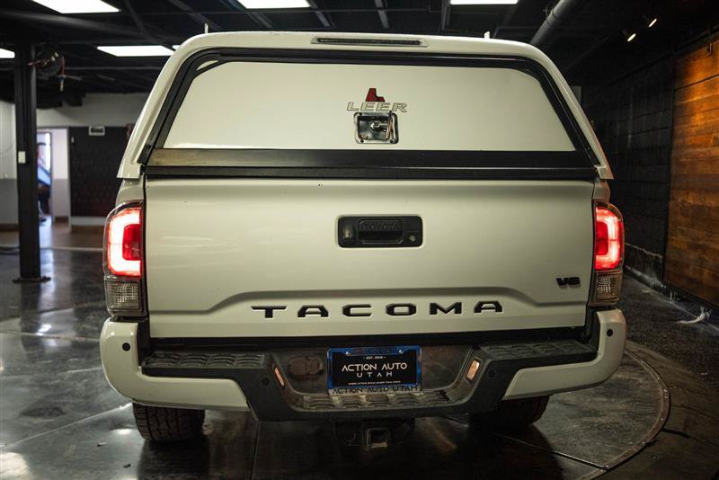 Used 2021 Toyota Tacoma TRD Off-Road w/ Technology Package AWD/4WD image 6