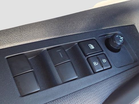 Used 2024 Toyota Corolla LE w/ LE Convenience Package image 12