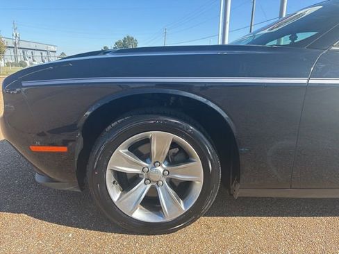 Used 2021 Dodge Challenger SXT image 7