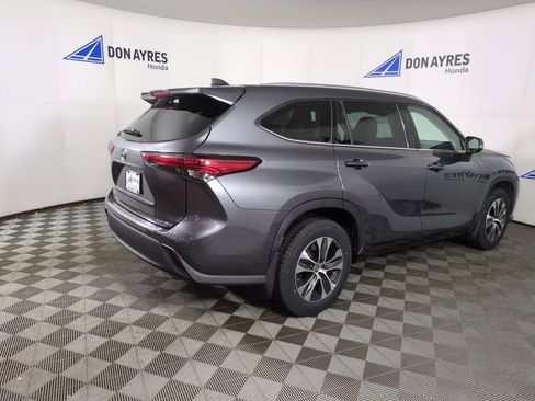 Used 2020 Toyota Highlander XLE image 7