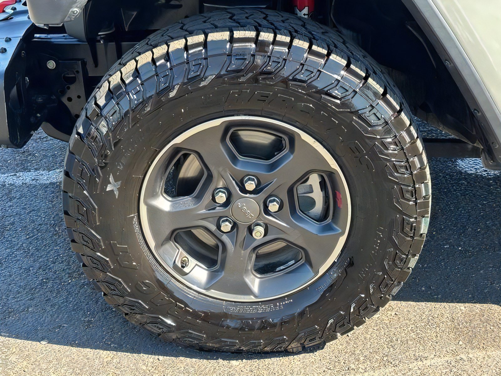 Used 2021 Jeep Gladiator Rubicon AWD/4WD image 10