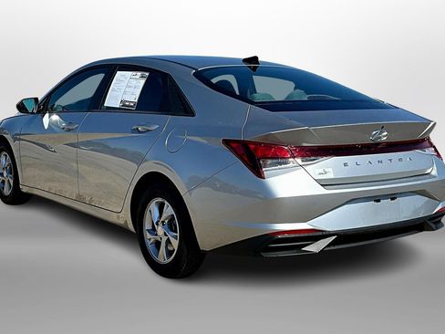 Used 2021 Hyundai Elantra SE image 9