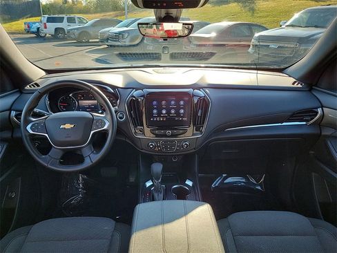 Used 2023 Chevrolet Traverse LT image 8