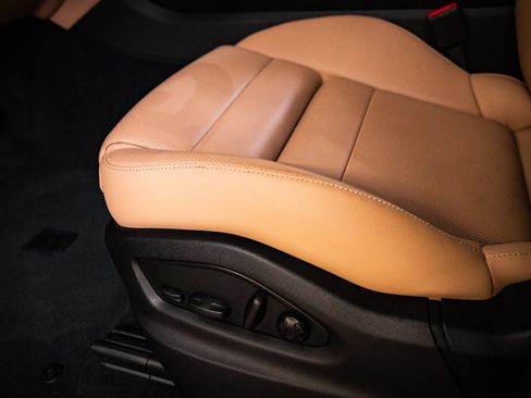 Certified 2026 Porsche Cayenne AWD/4WD image 14