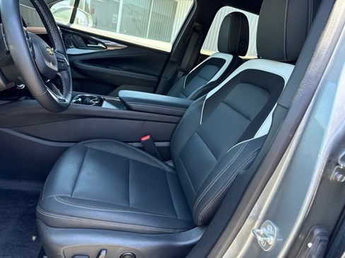 Used 2024 Chevrolet Blazer EV LT AWD/4WD image 9