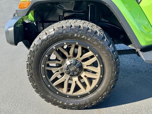 Used 2018 Jeep Wrangler Unlimited Sahara w/ Uconnect 4C Nav & Sound Group AWD/4WD image 8