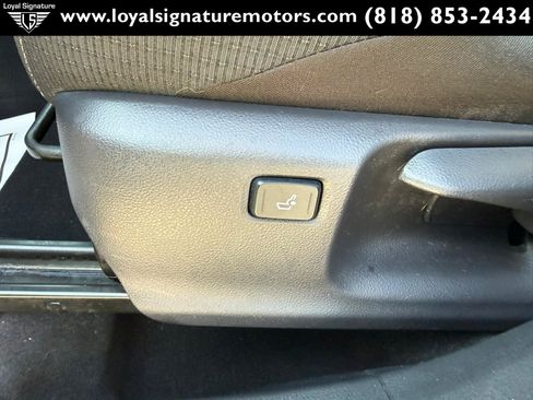 Used 2018 Toyota C-HR XLE FWD image 18