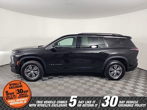 Used 2025 Chevrolet Traverse LT image 6