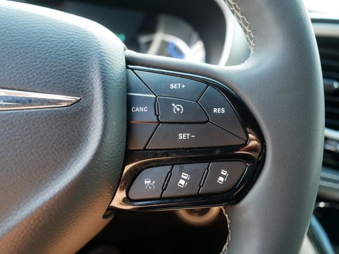 Used 2023 Chrysler Pacifica Touring-L w/ S Appearance Package FWD image 29
