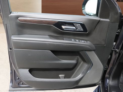 Used 2025 Chevrolet Tahoe LT RWD image 11