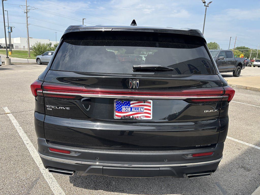 Used 2025 Buick Enclave Preferred AWD/4WD image 4