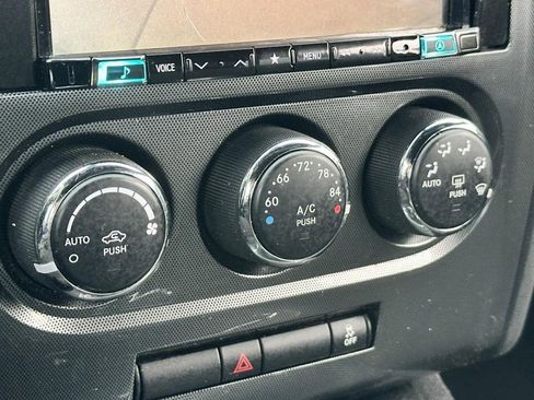 Used 2013 Dodge Challenger SXT image 17